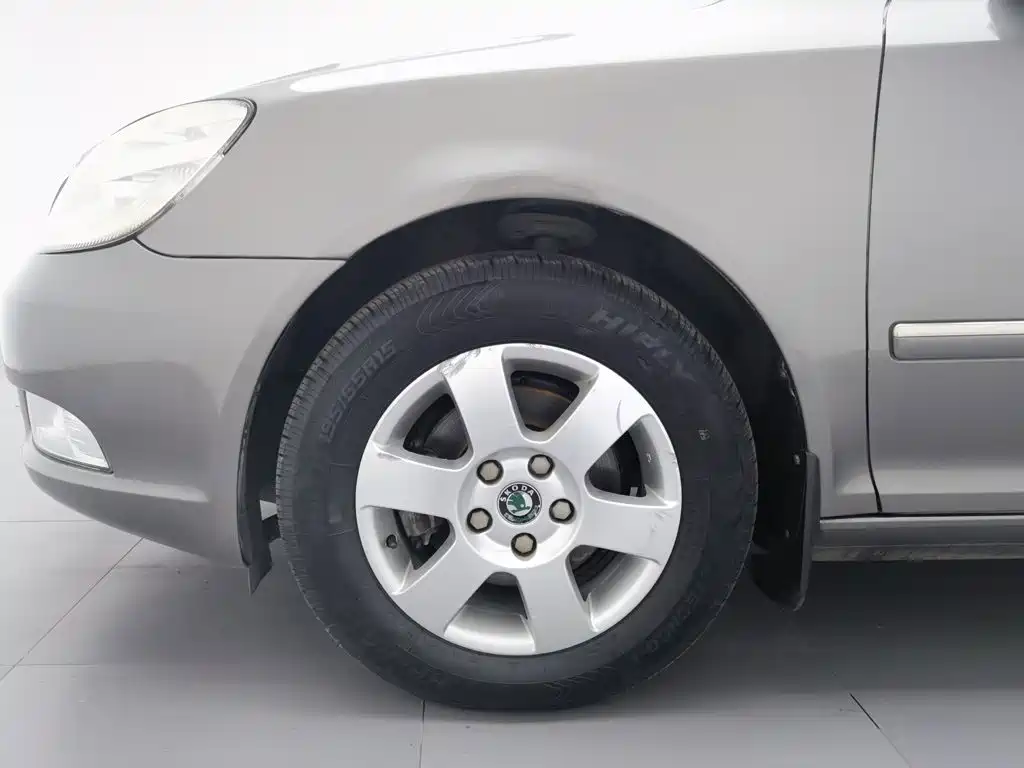 Skoda Octavia 2012 — фото 17