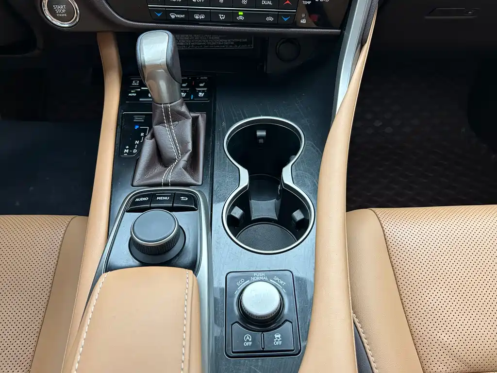 Lexus RX 2018 — фото 14