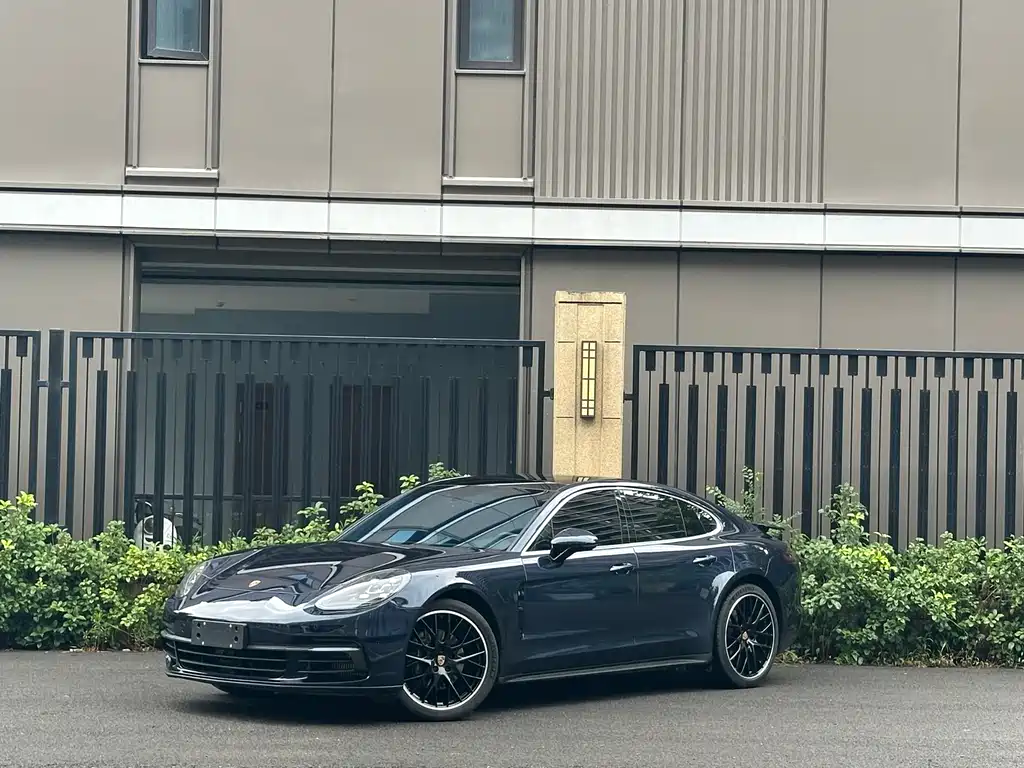 Porsche Panamera 2020 — фото 1