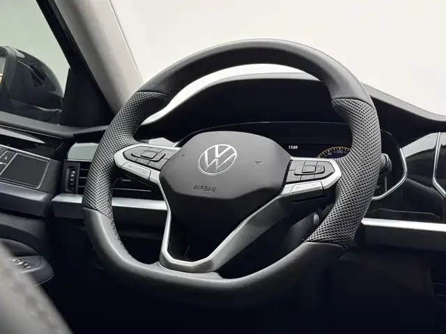 Volkswagen Passat 2024 — фото 12