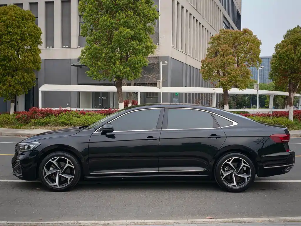 Volkswagen Passat 2024