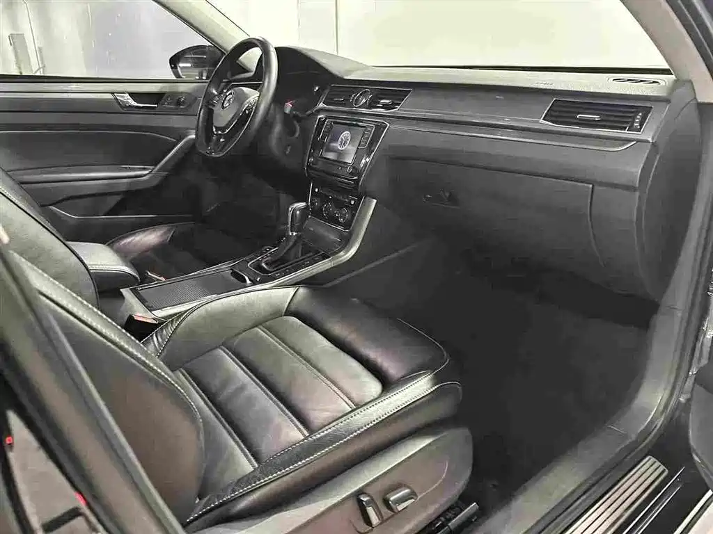 Volkswagen Passat 2018 — фото 12