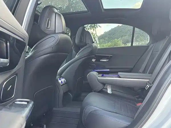 Mercedes-Benz C-Class 2024