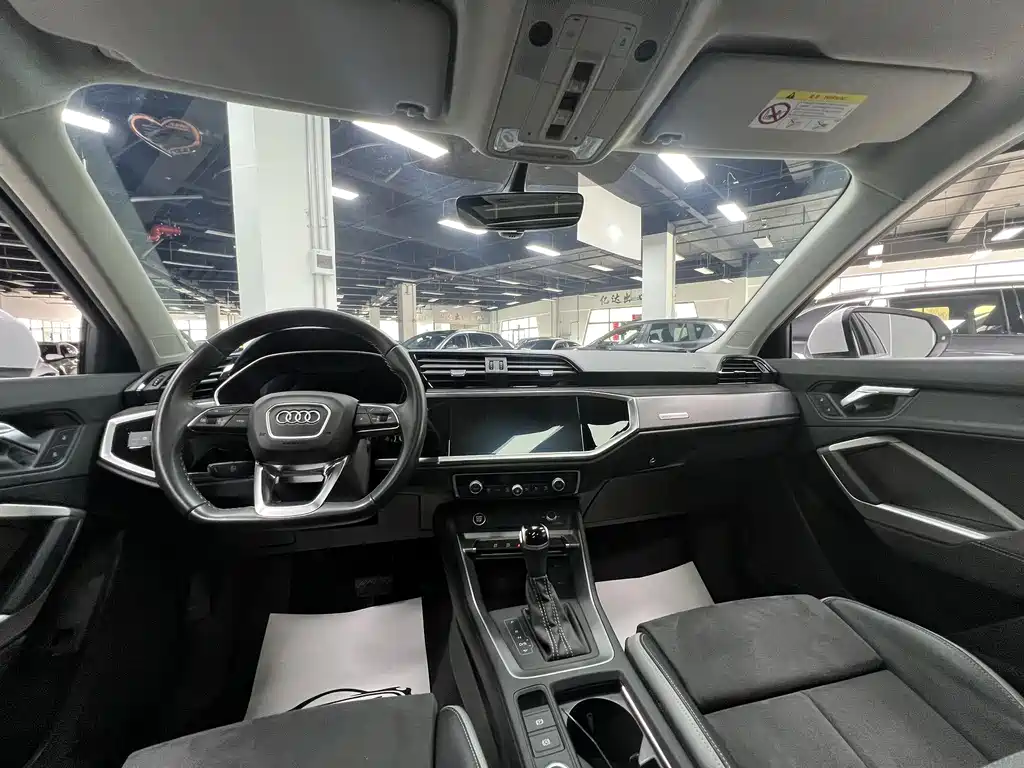 Audi Q3 2023 — фото 15