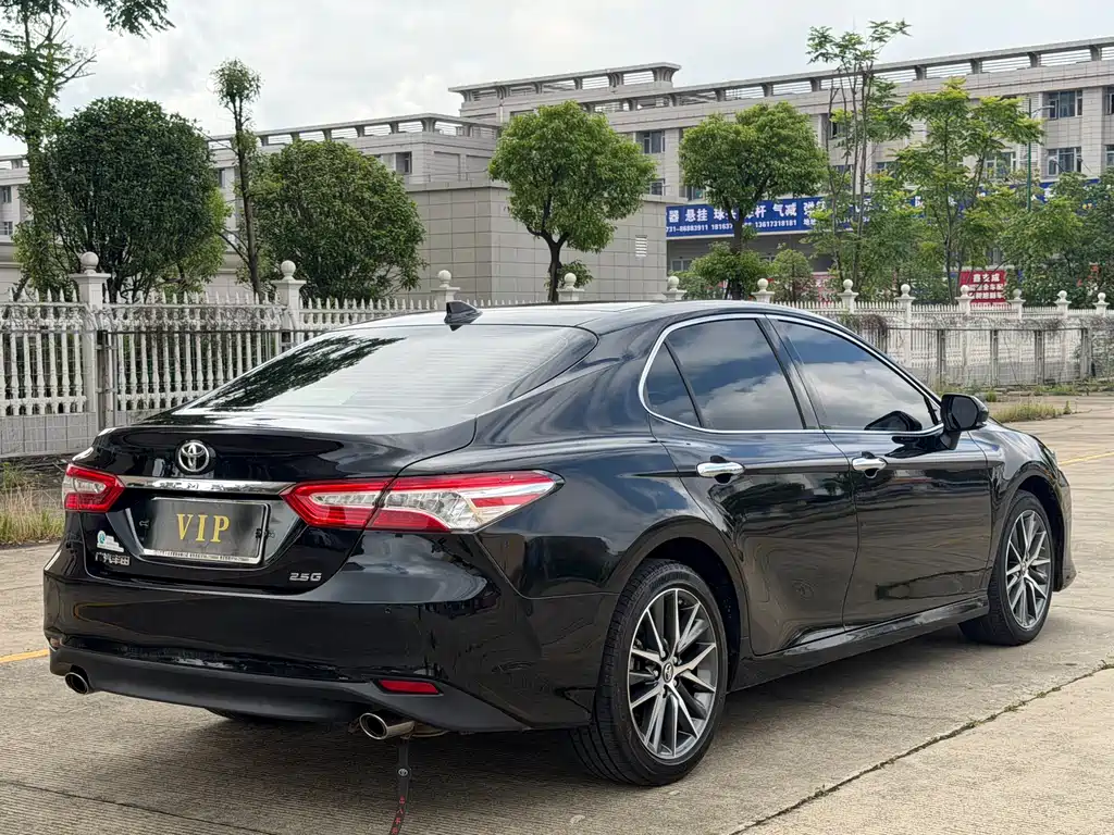 Toyota Camry 2021 — фото 6