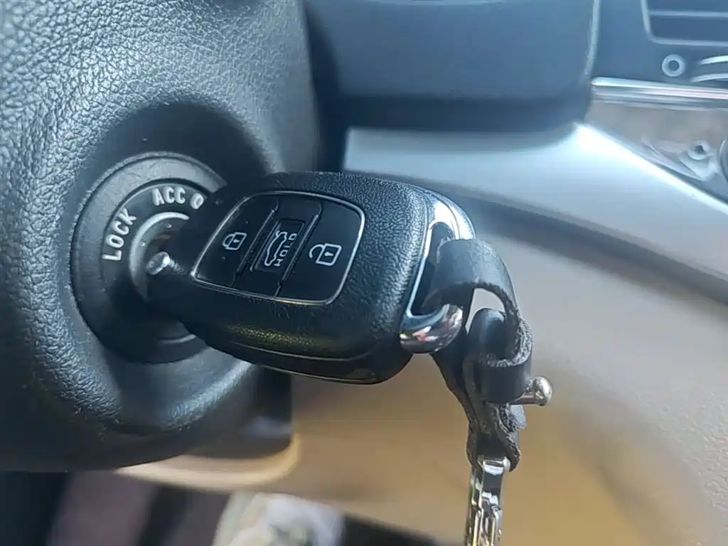 Hyundai Elantra 2018 — фото 17