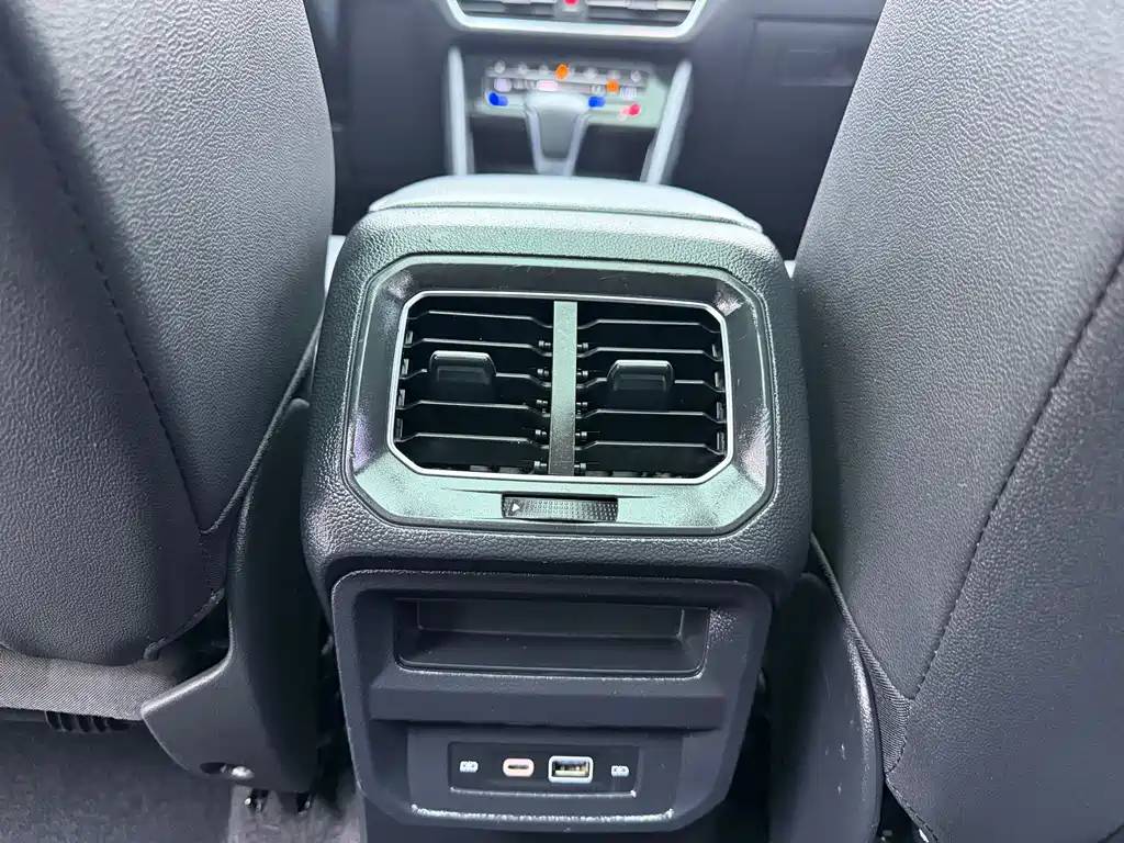 Volkswagen Tiguan L 2023 — фото 16