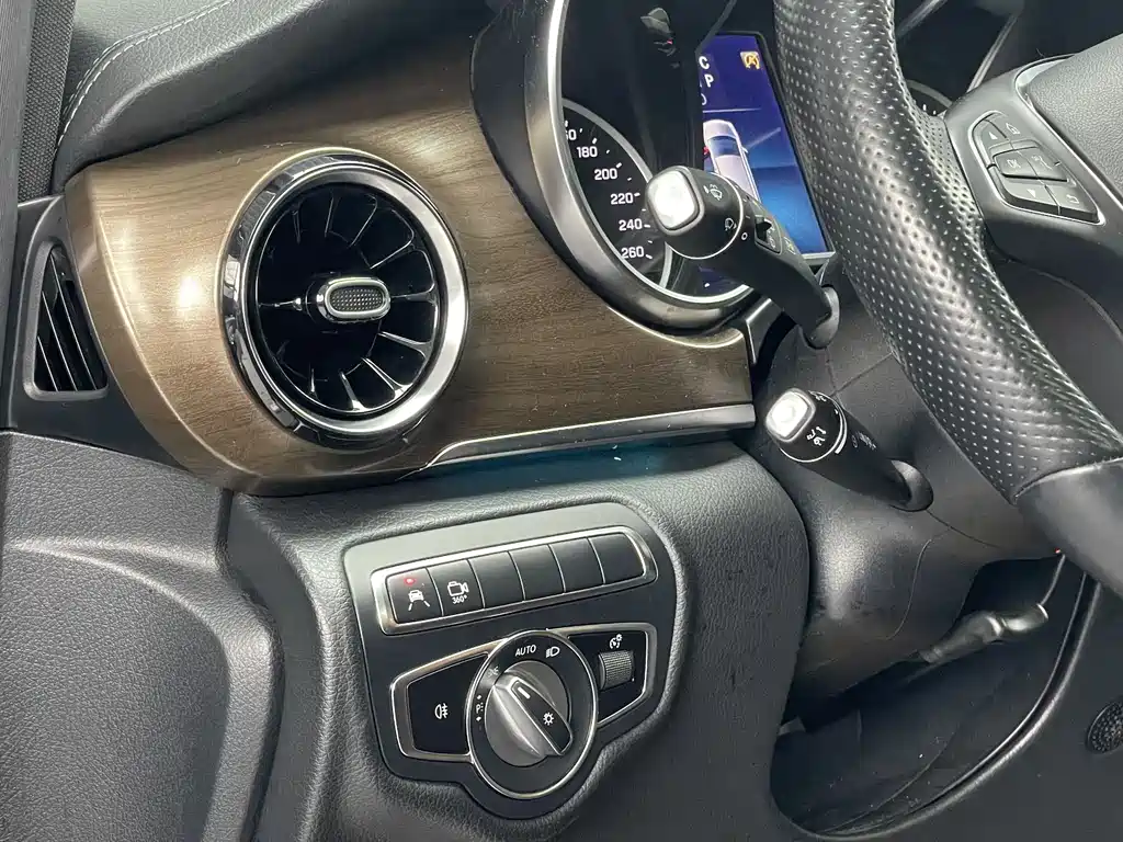 Mercedes-Benz V-Class 2021 — фото 10