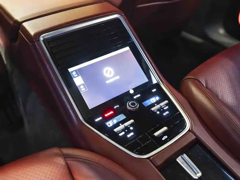 Porsche Panamera 2019 — фото 21