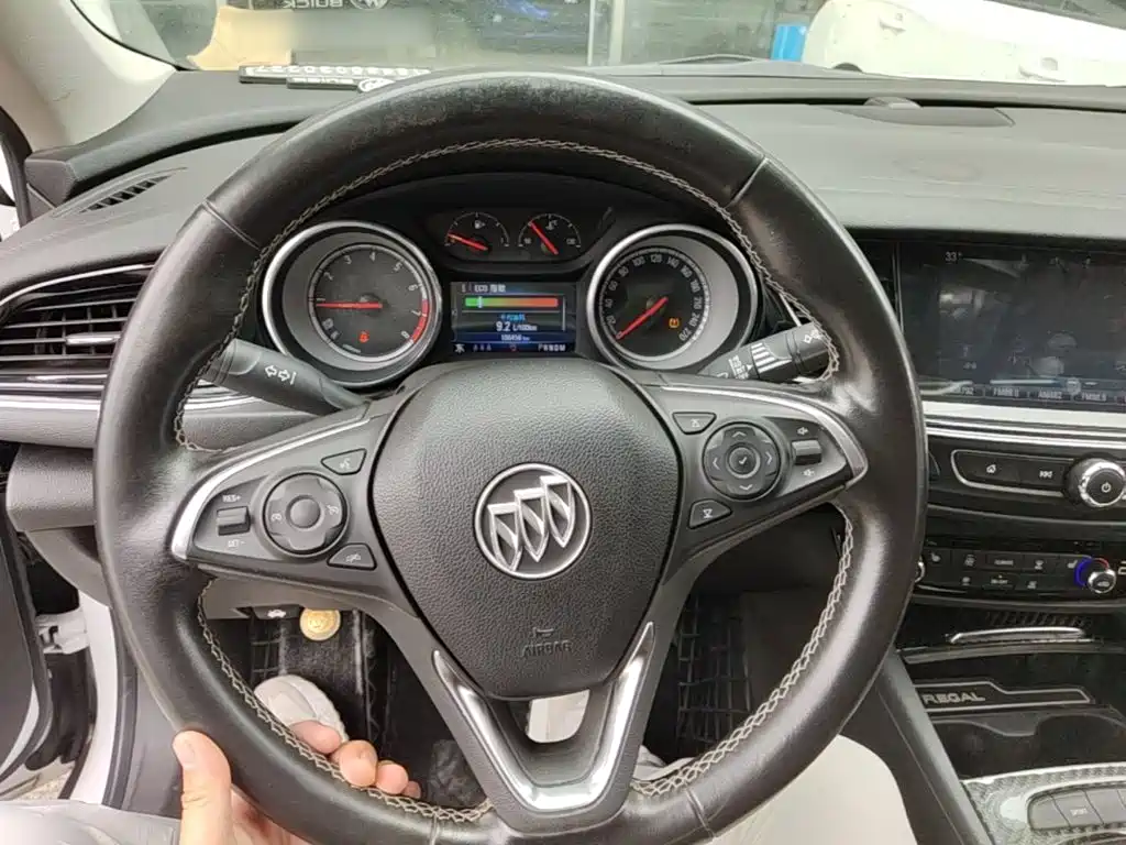 Buick Regal 2017 — фото 11