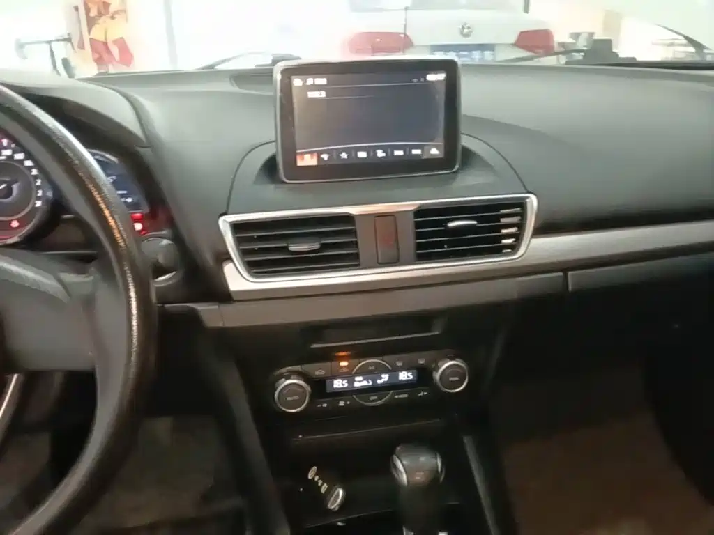Mazda 3 Axela 2016 — фото 13