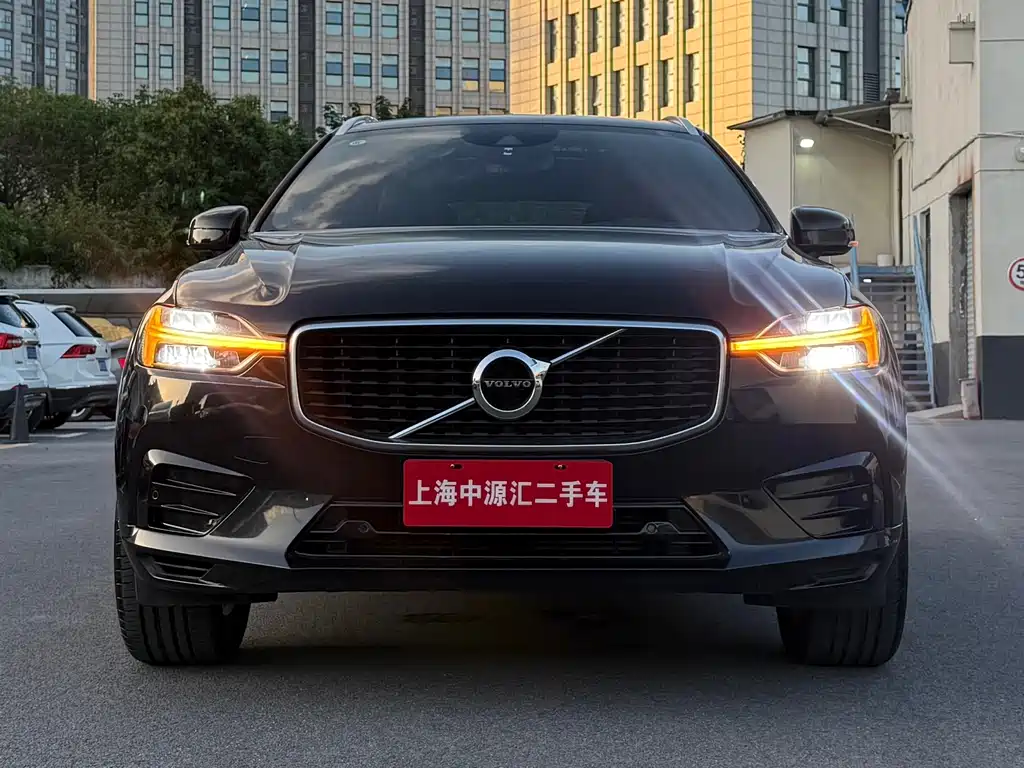 Volvo XC60 2019 — фото 1