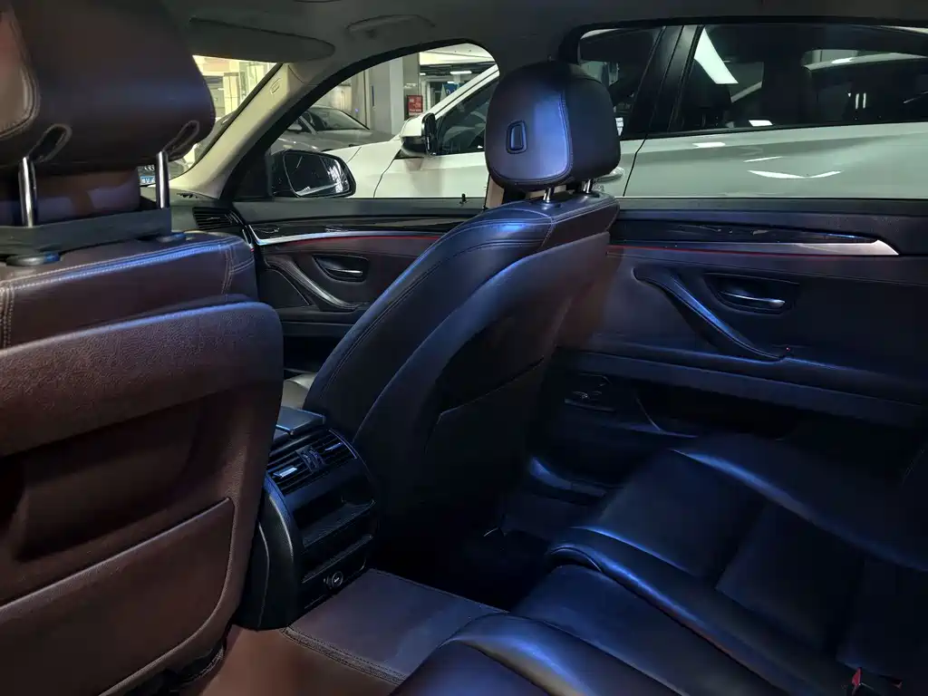 BMW 5 Series 2015 — фото 10