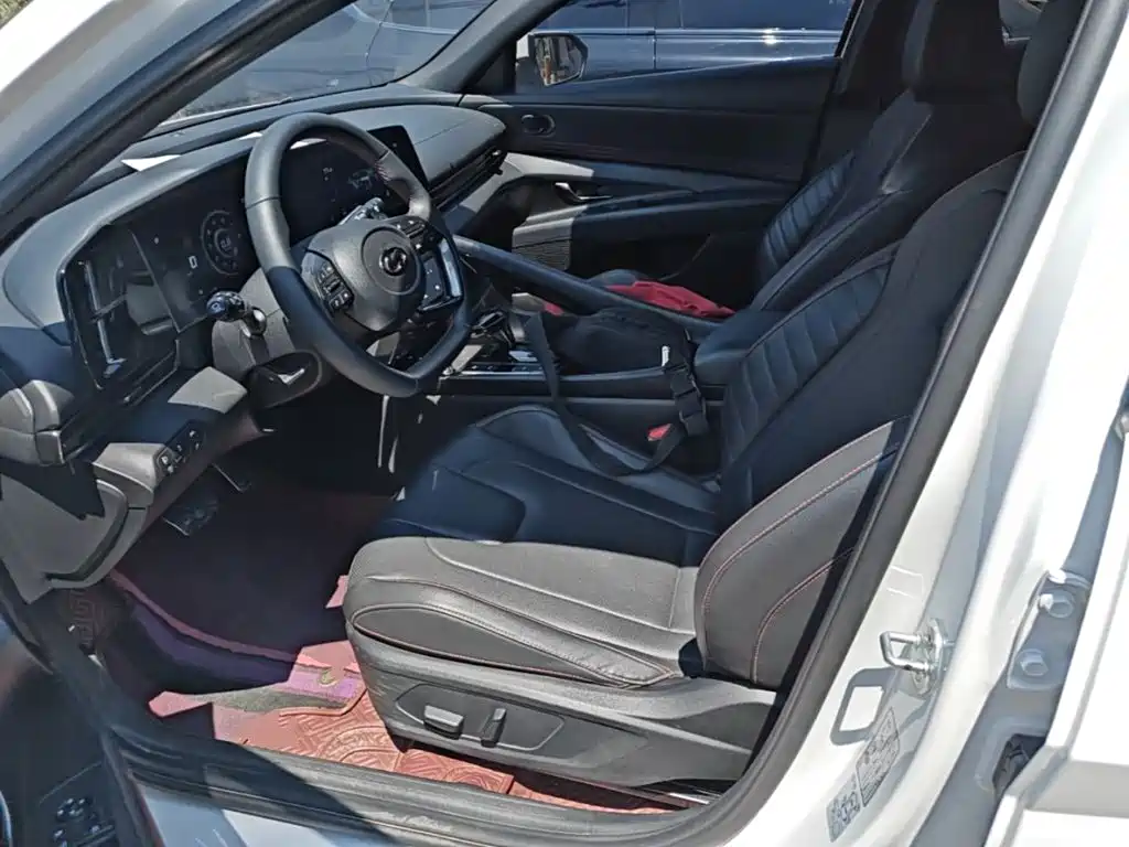 Hyundai Elantra 2023 — фото 15