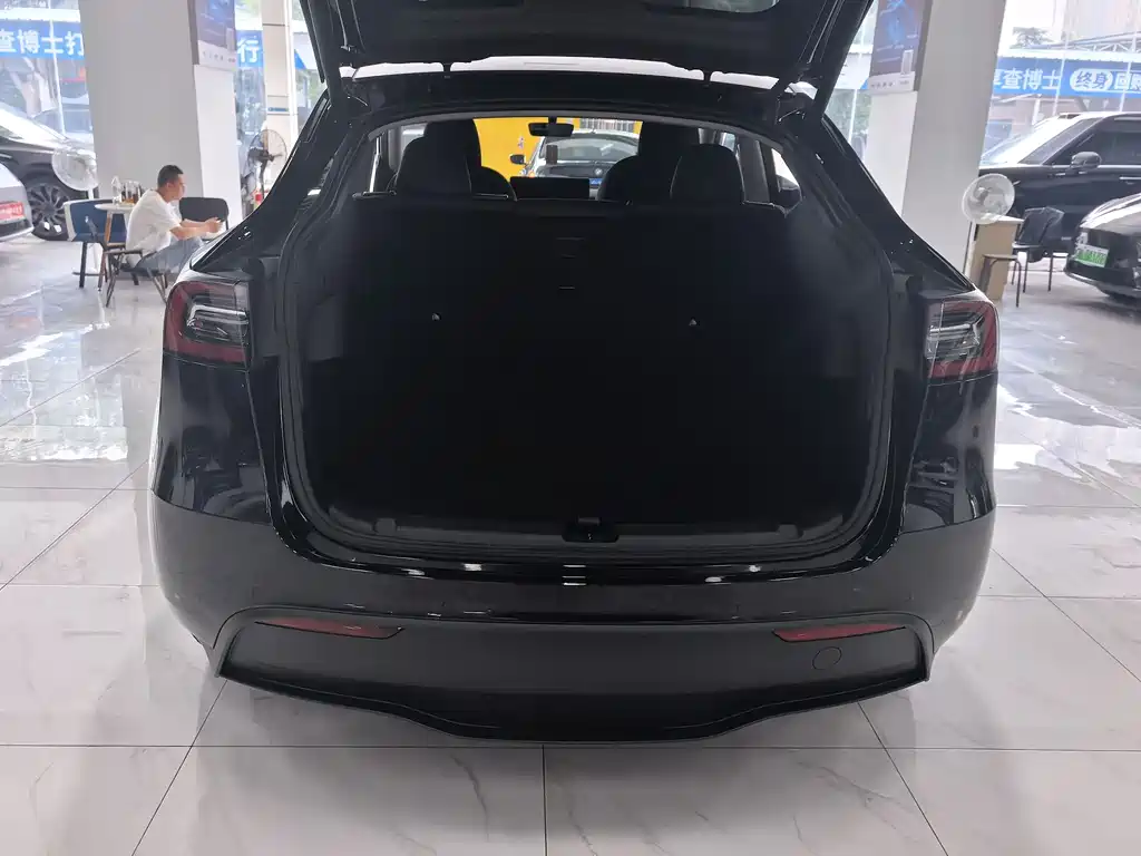 Tesla Model Y 2023 — фото 17