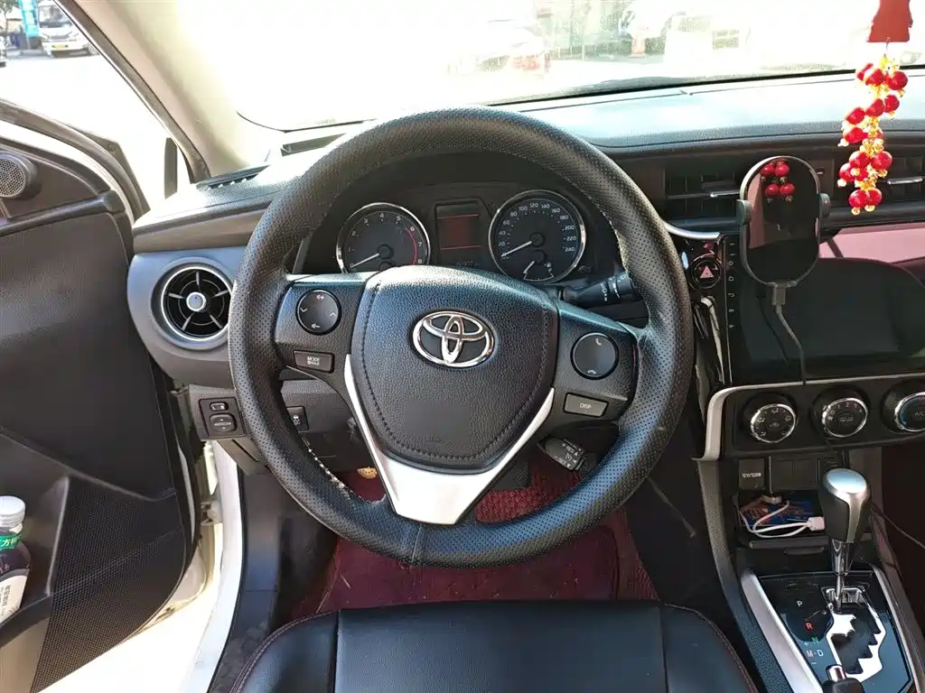 Toyota Corolla 2018 — фото 7