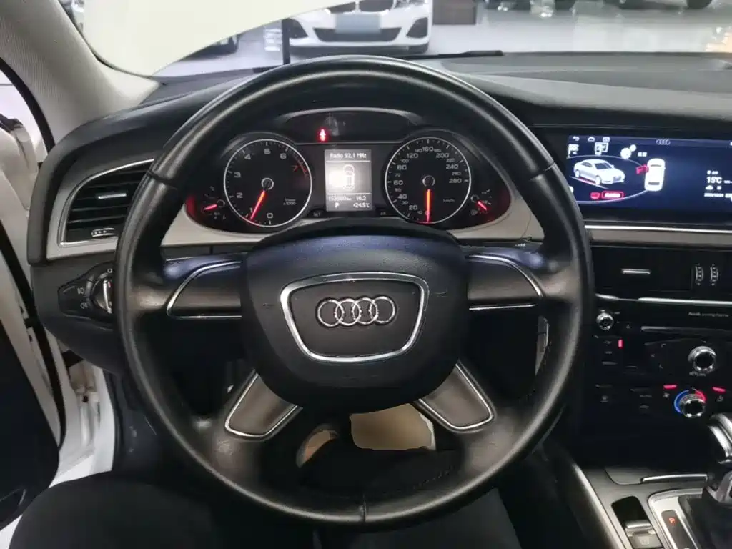 Audi A4L 2015 — фото 11
