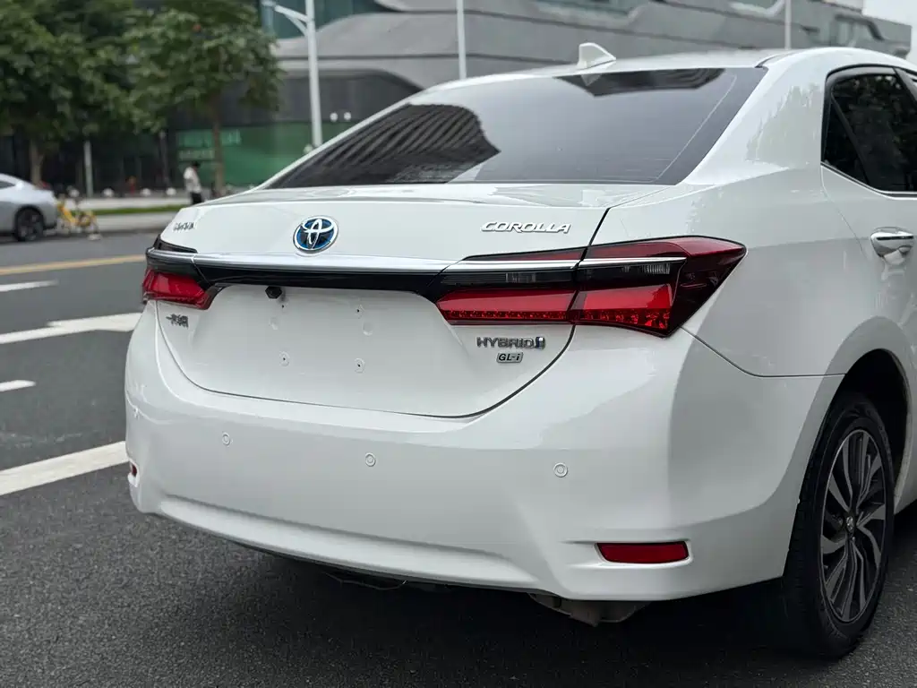 Toyota Corolla 2018 — фото 8