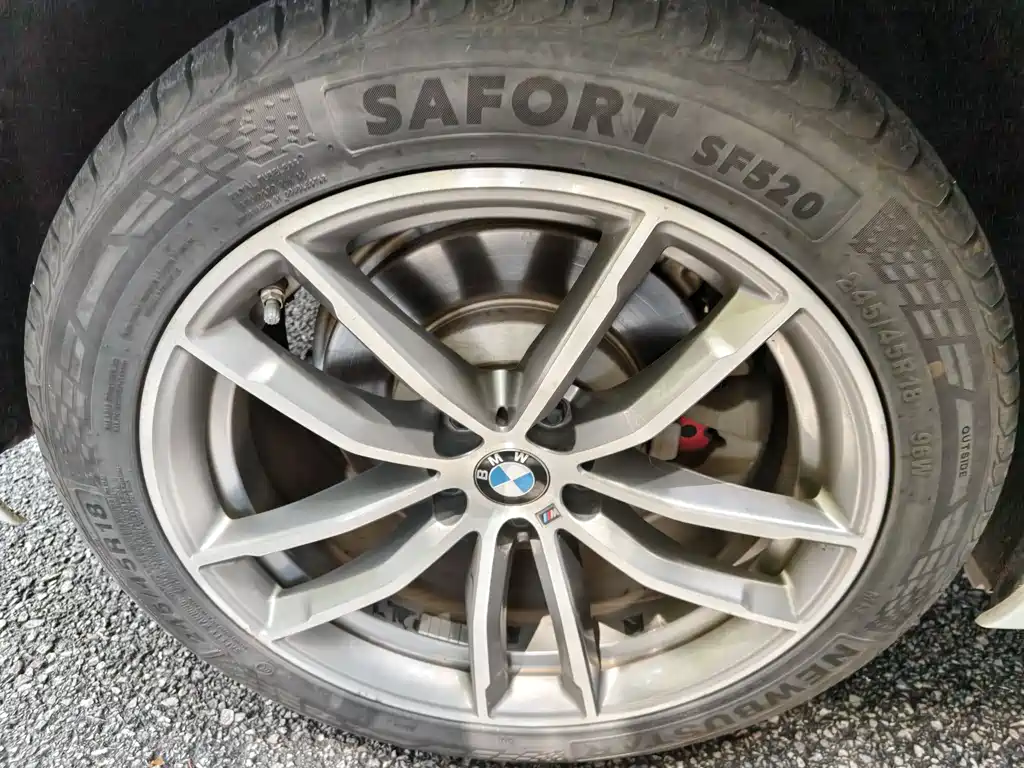 BMW 5 Series 2019 — фото 19