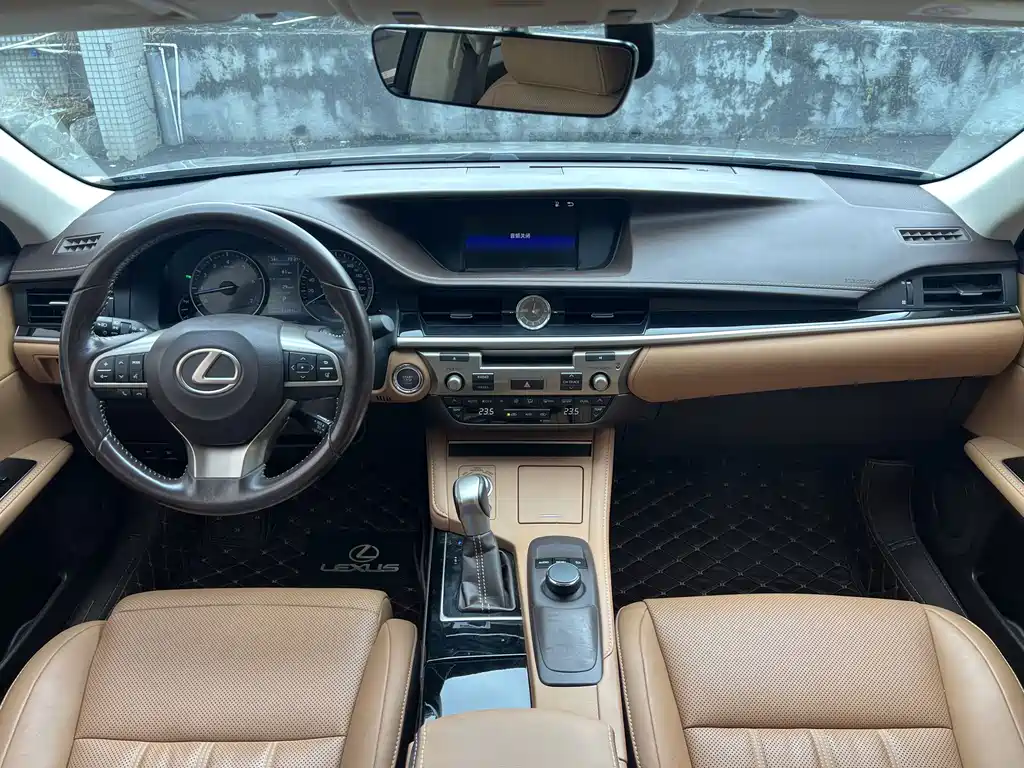 Lexus ES 2016 — фото 19