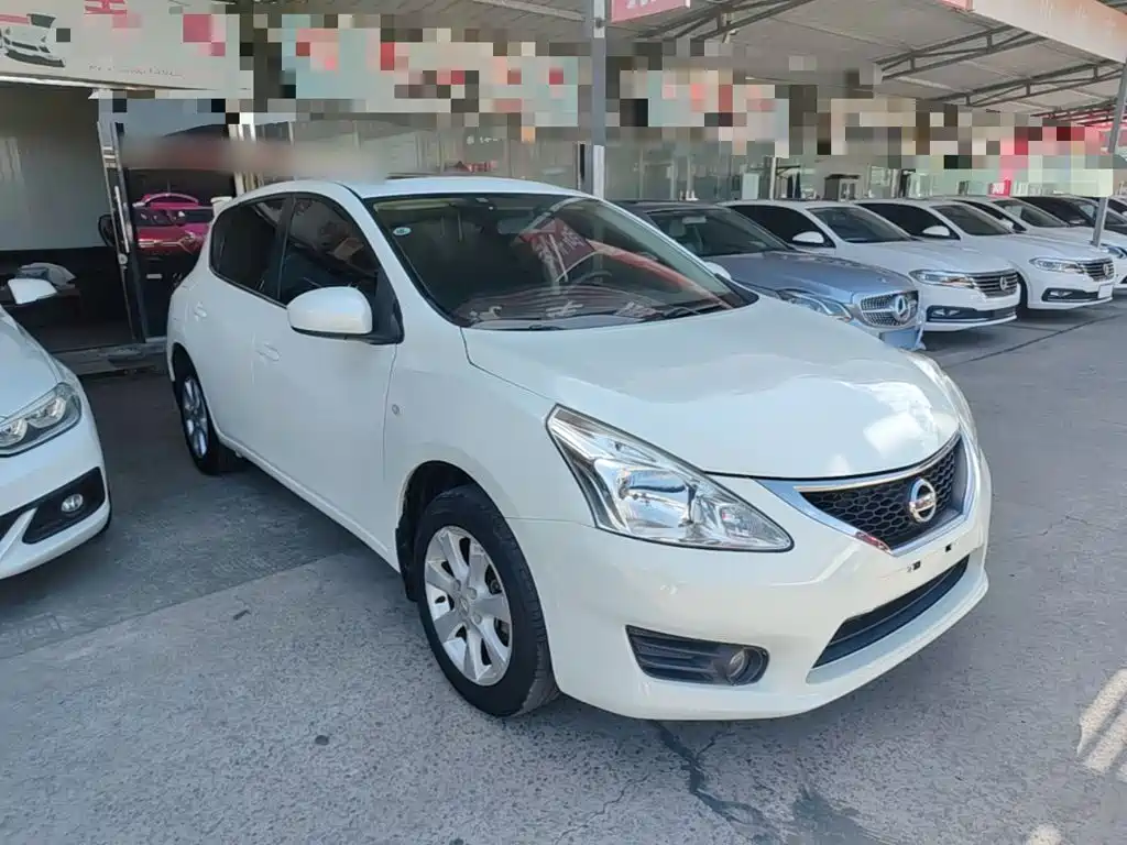 Nissan Tiida 2014