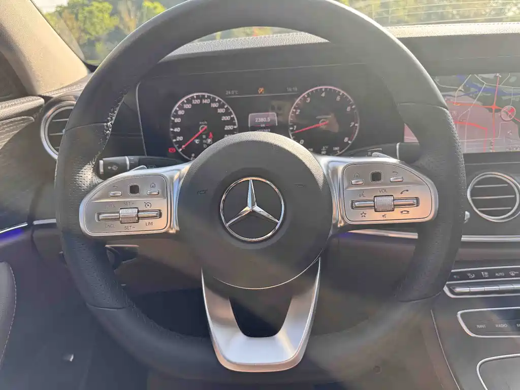 Mercedes-Benz E-Class 2019 — фото 13
