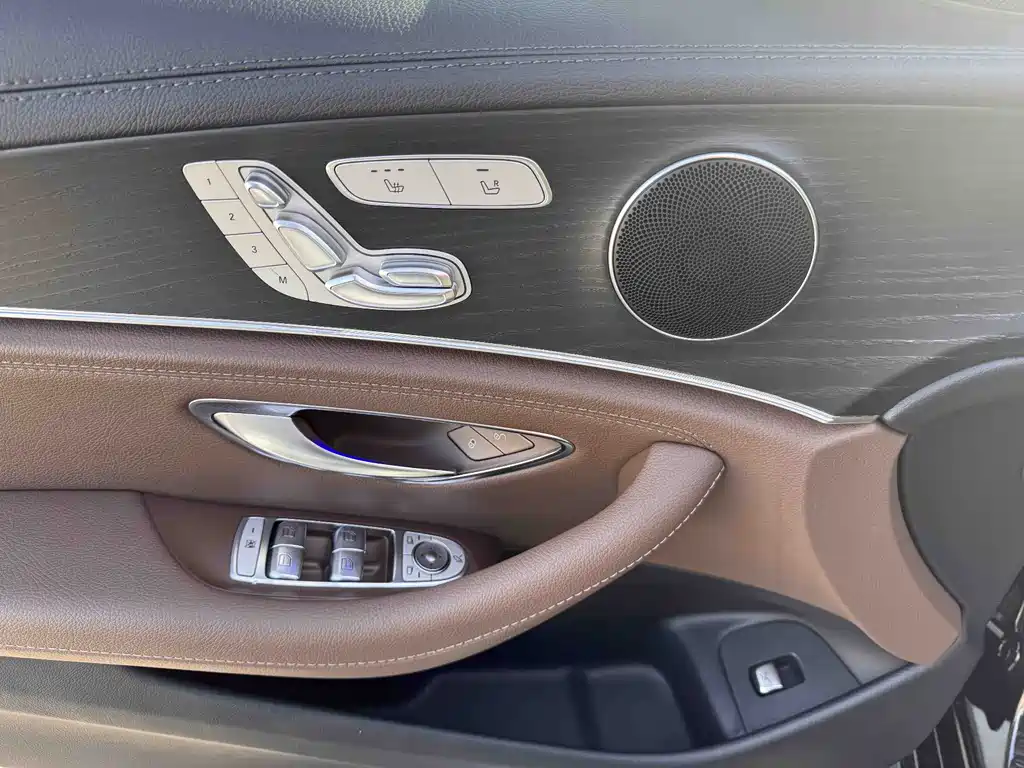 Mercedes-Benz E-Class 2019 — фото 12