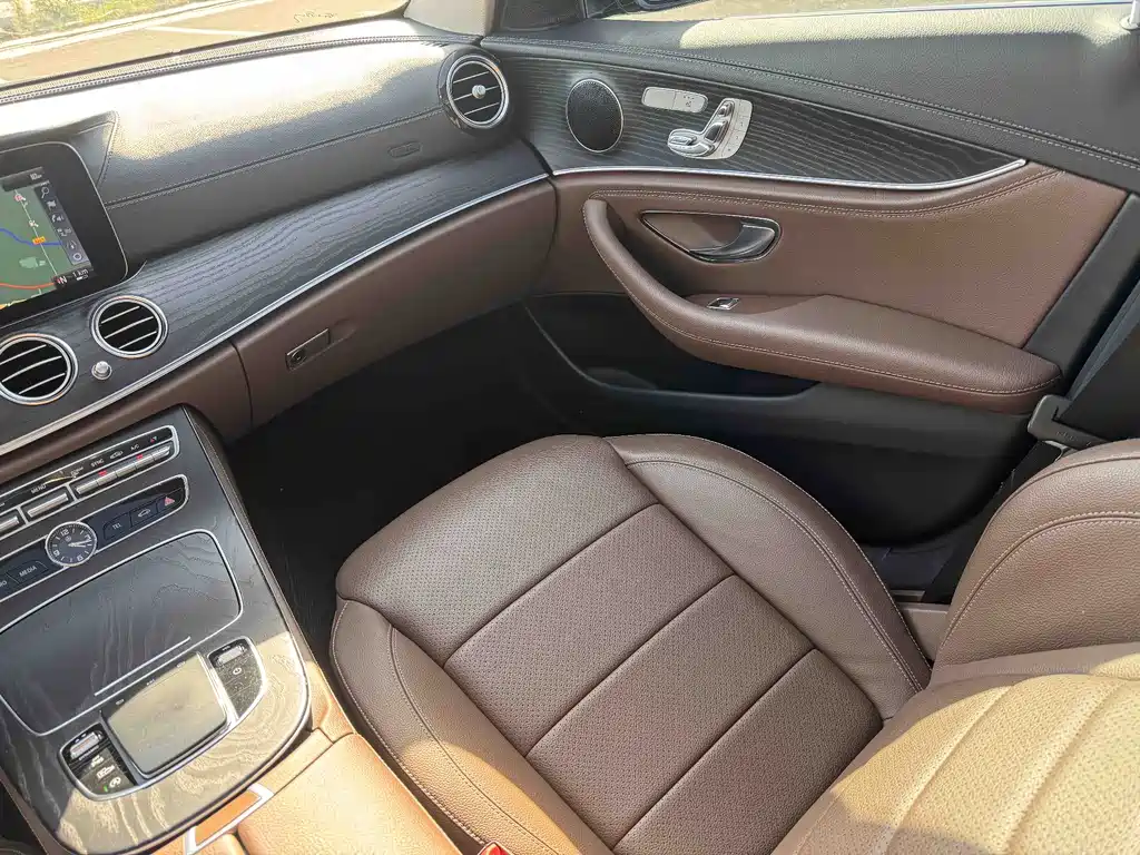 Mercedes-Benz E-Class 2019 — фото 19