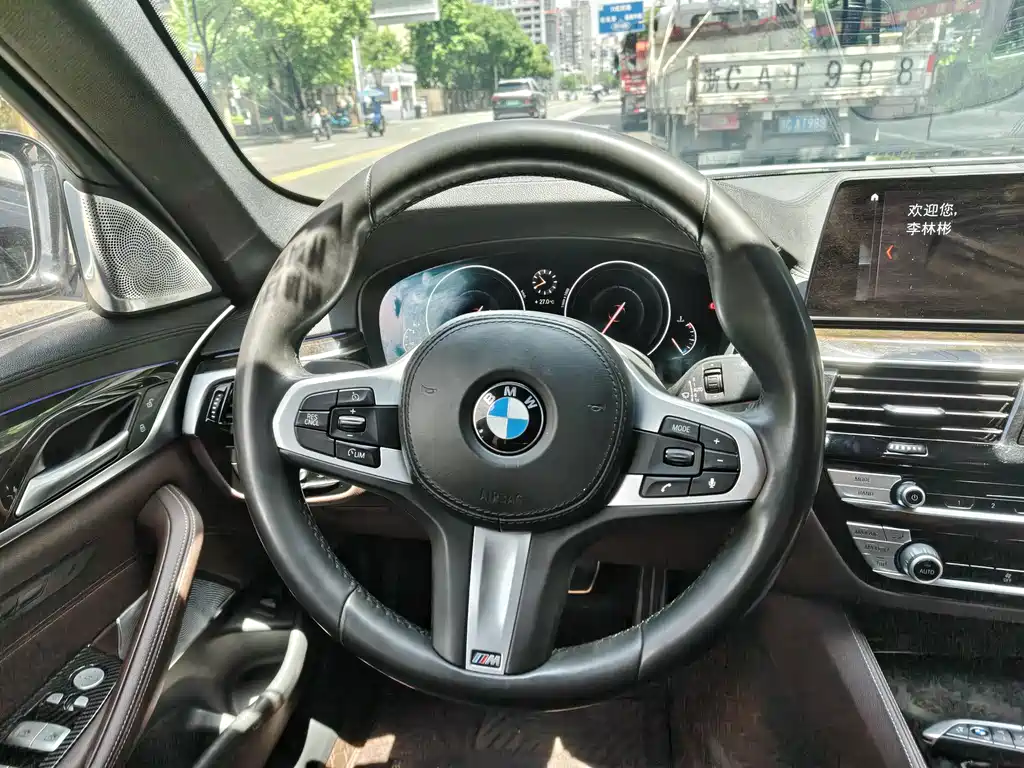 BMW 5 Series 2019 — фото 26