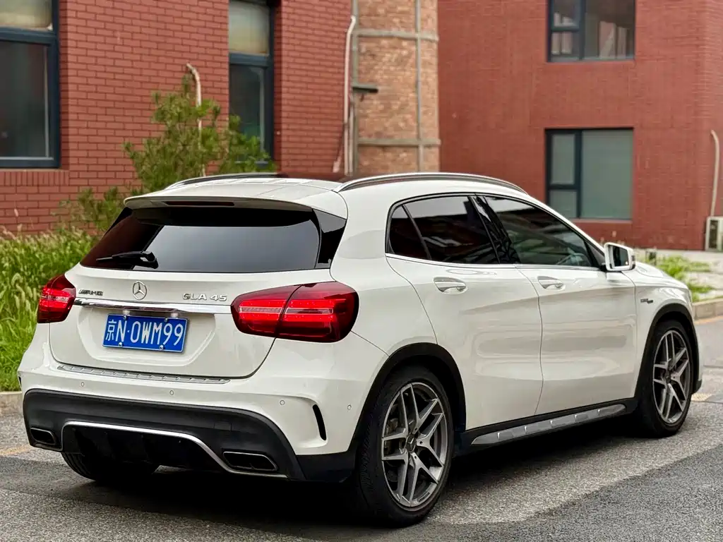 Mercedes-Benz GLA AMG 2018 — фото 4