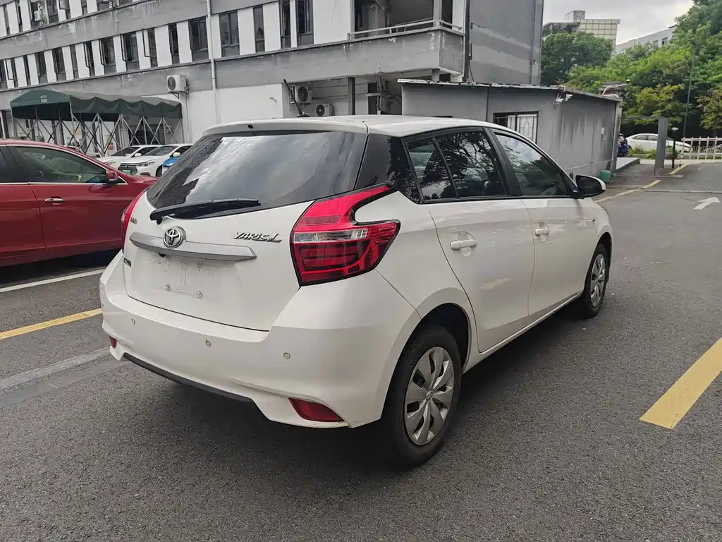 Toyota Yaris L 2017 — фото 6