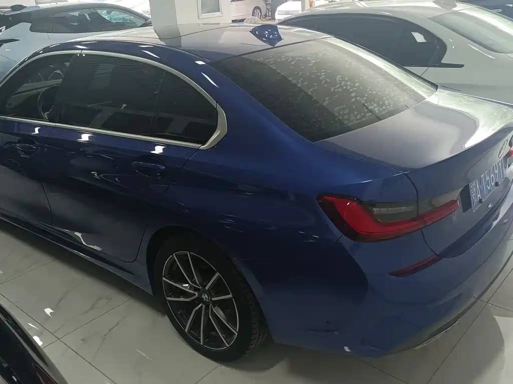BMW 3 Series 2019 — фото 14
