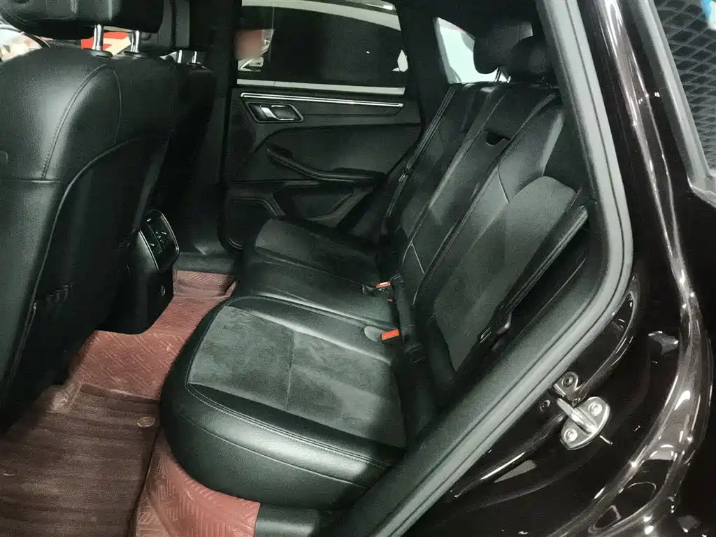 Porsche Macan 2017 — фото 13