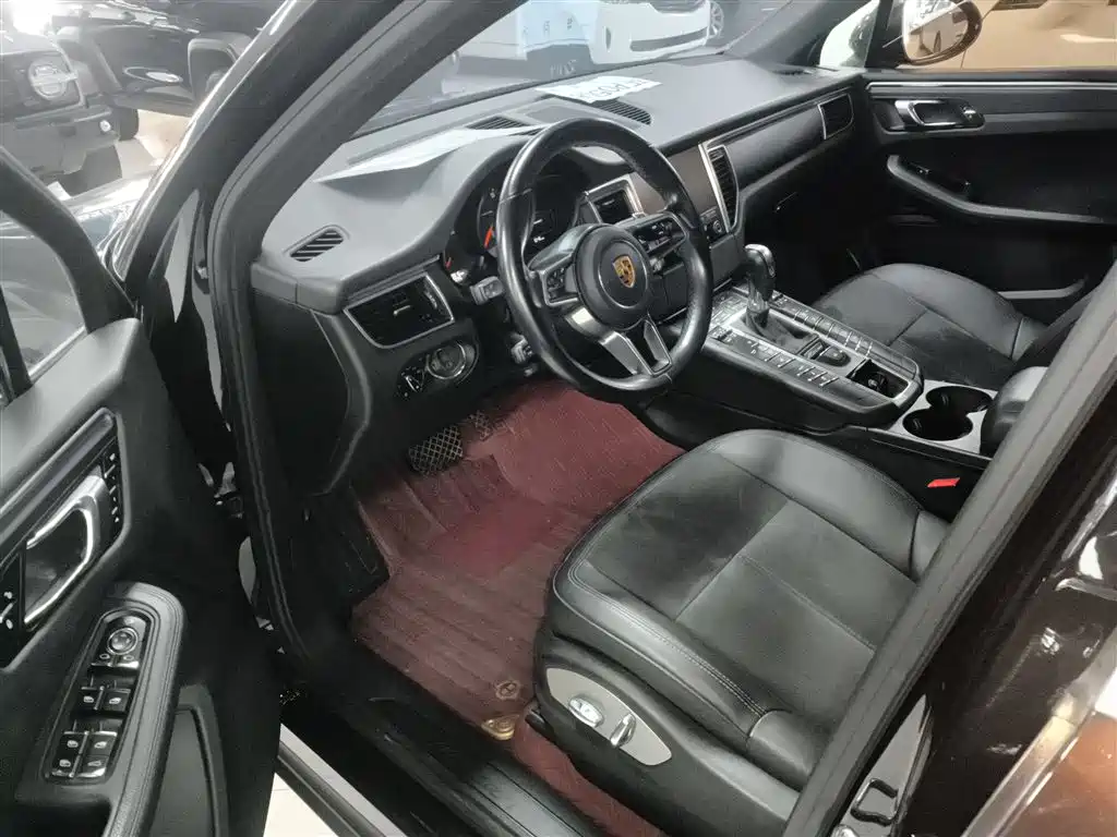 Porsche Macan 2017 — фото 12