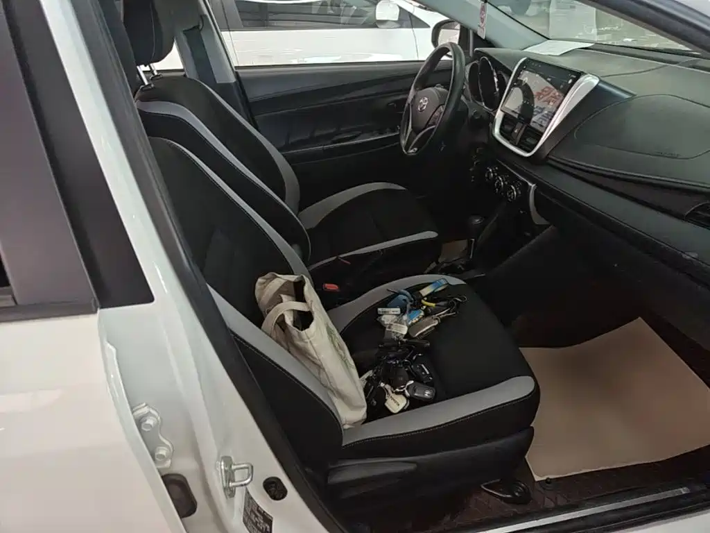 Toyota Yaris L 2022 — фото 25
