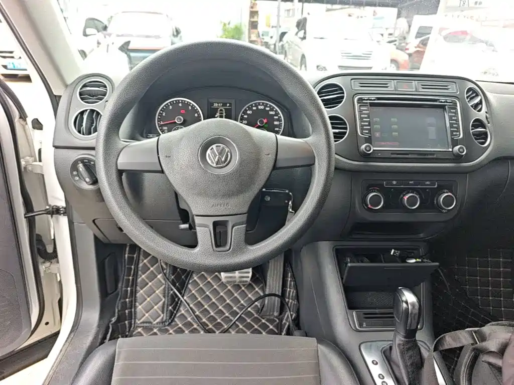 Volkswagen Tiguan 2016 — фото 11