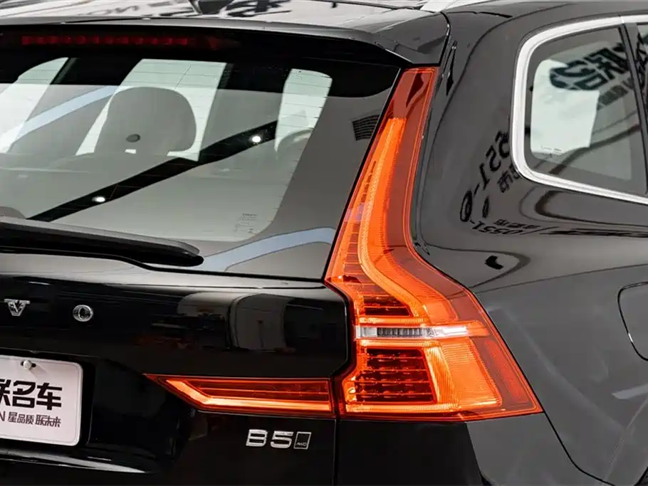 Volvo XC60 2025 — фото 9