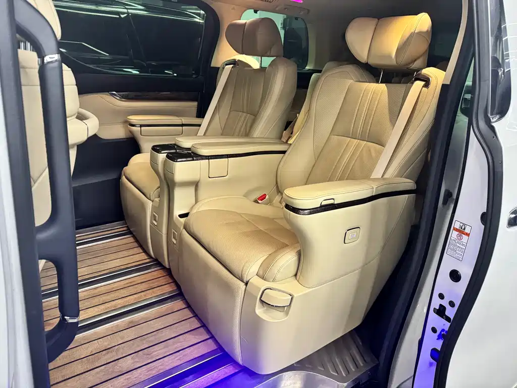 Toyota Vellfire 2022 — фото 6
