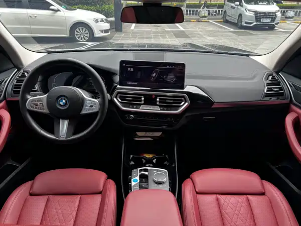 BMW iX3 2024