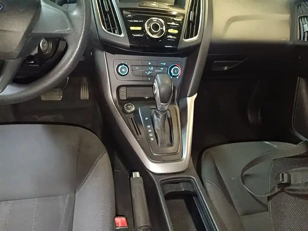 Ford Focus 2019 — фото 10