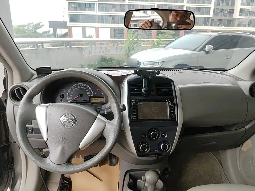 Nissan Sunny 2014 — фото 10