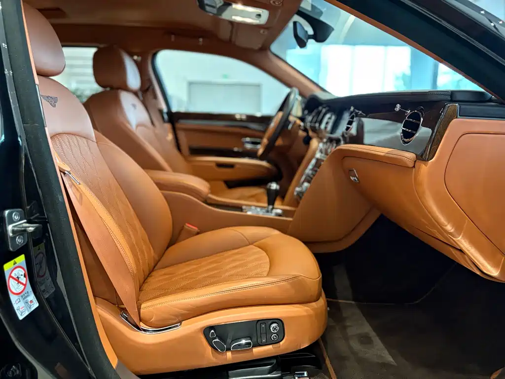Bentley Mulsanne 2018 — фото 23
