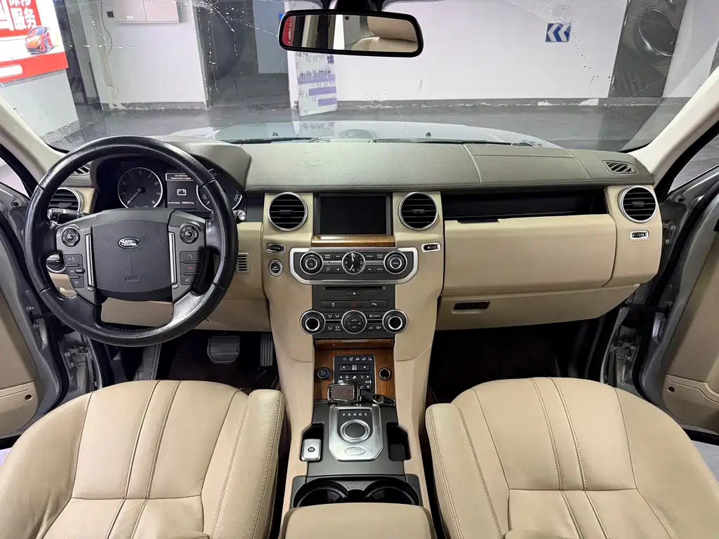 Land Rover Discovery 2017 — фото 11