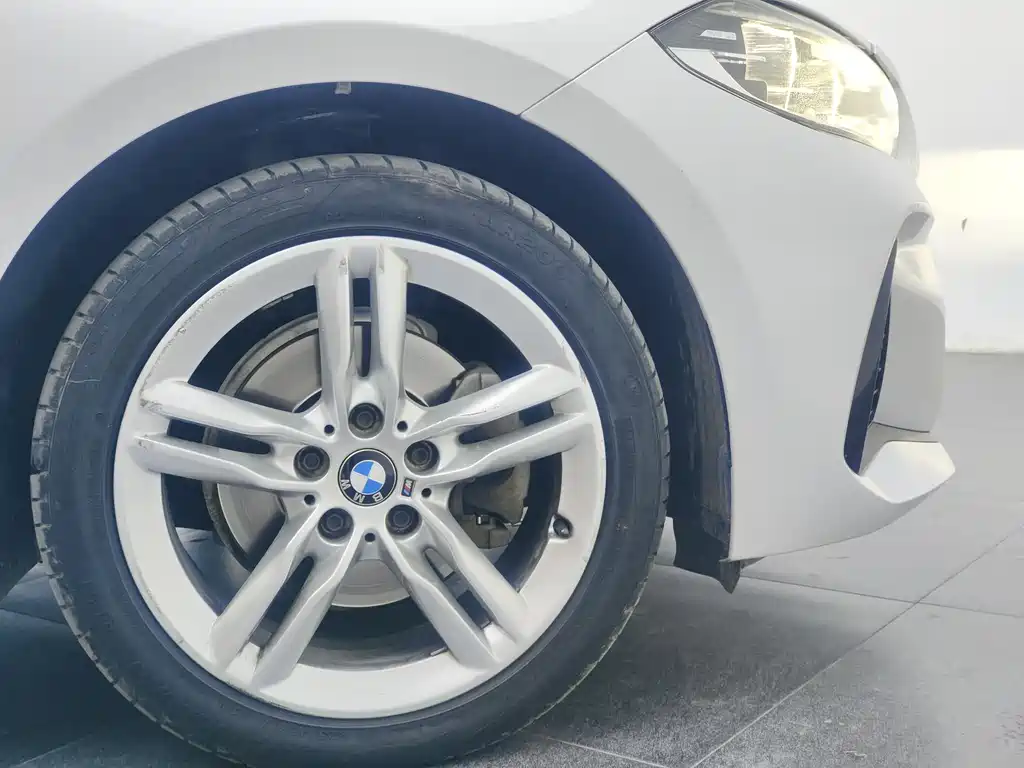 BMW 1 Series 2019 — фото 15