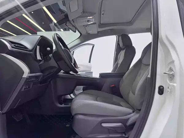 Toyota Granvia 2023