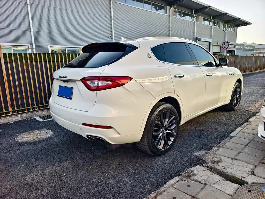 Maserati Levante 2017 — фото 4