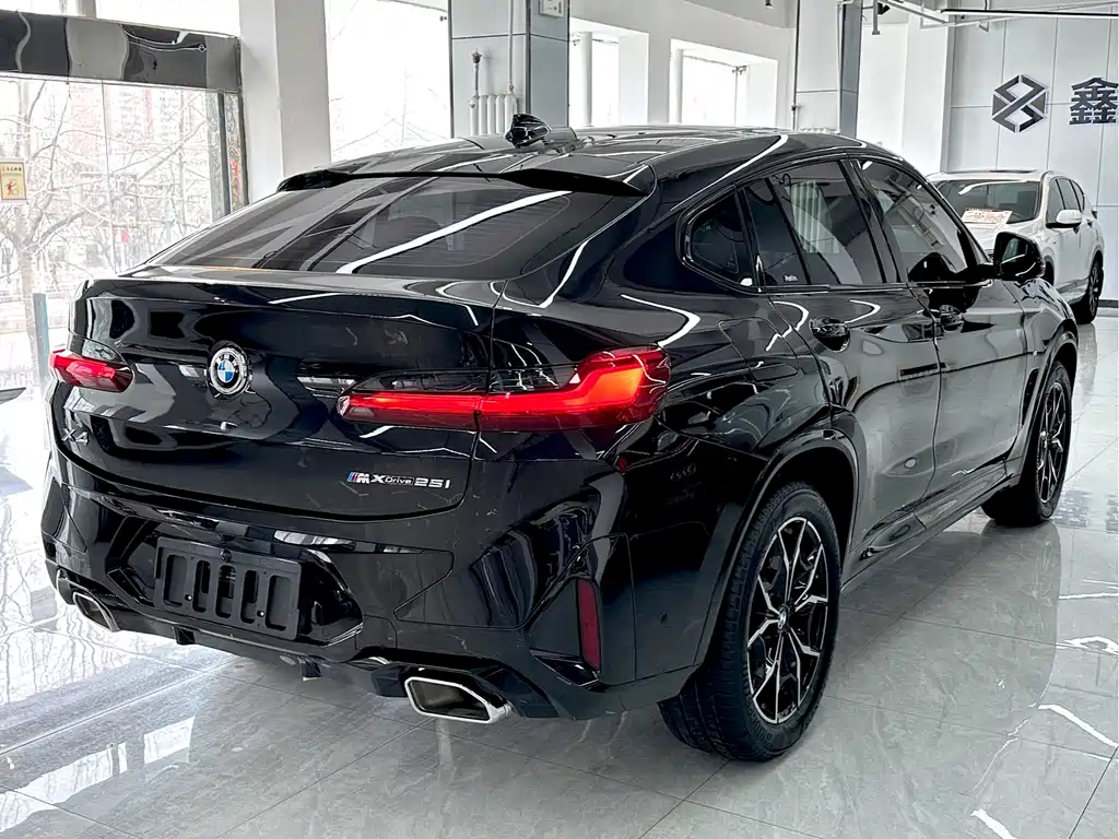 BMW X4 2024 — фото 8