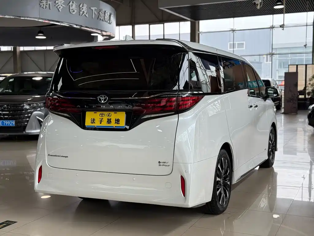 Toyota Alphard 2024 — фото 26
