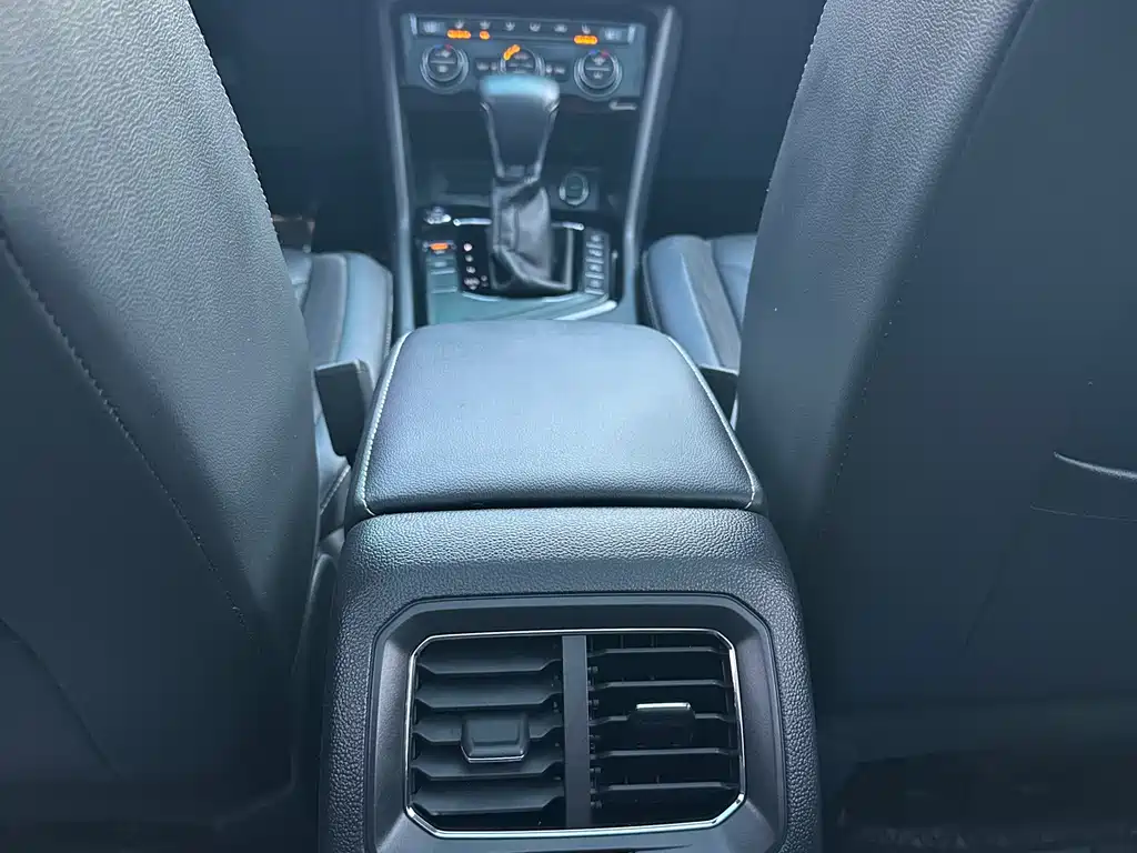 Volkswagen Tiguan L 2021 — фото 13