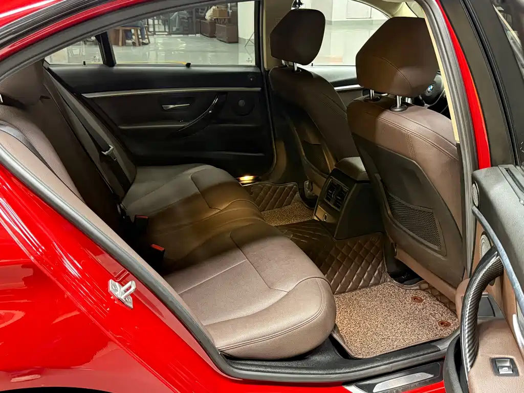 BMW 3 Series 2018 — фото 10